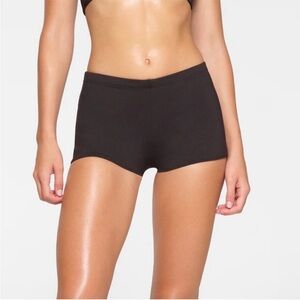 SKIMS SWIM MID WAIST BOYSHORT